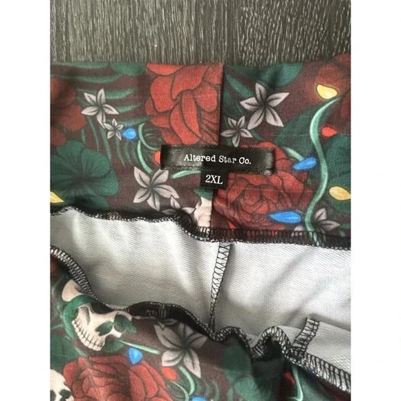 Altered Star Co Skulls & Roses Christmas Lights Joggers 2XL Goth Whimsigoth Xmas - Picture 3 of 5